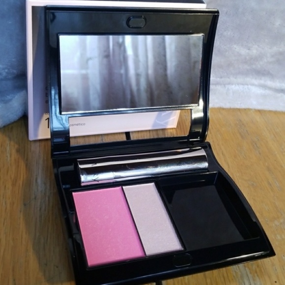 BUNDLE Compact with Lipstick and Cheek Duo - Picture 1 of 2